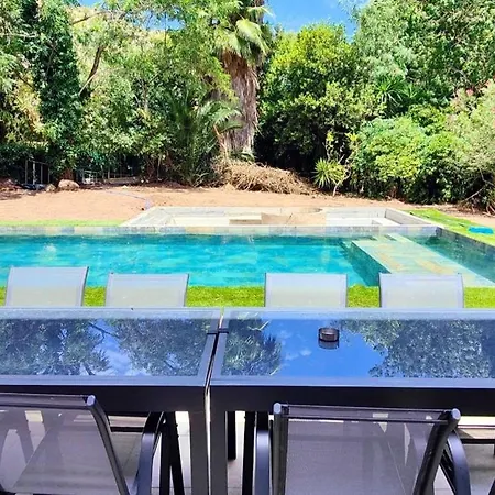 Дом отдыха Superb House With Pool In Saint-raphael Сен-Рафаэль