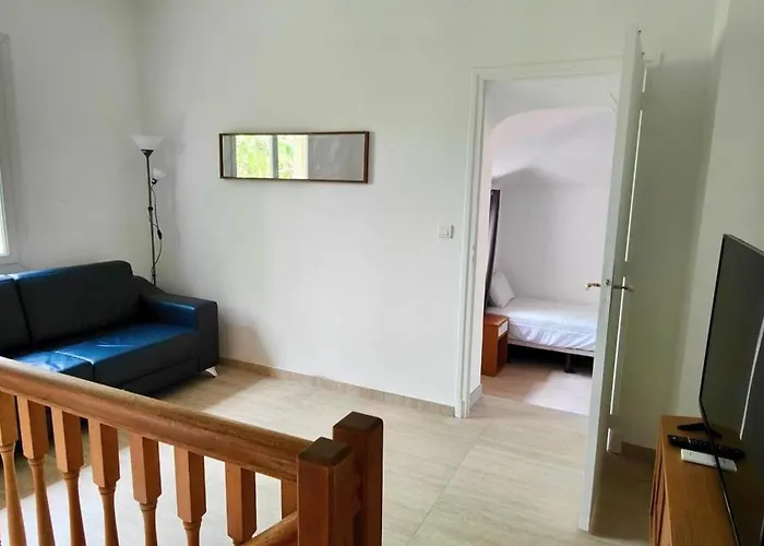 펜션 Superb House With Pool In Saint-raphael