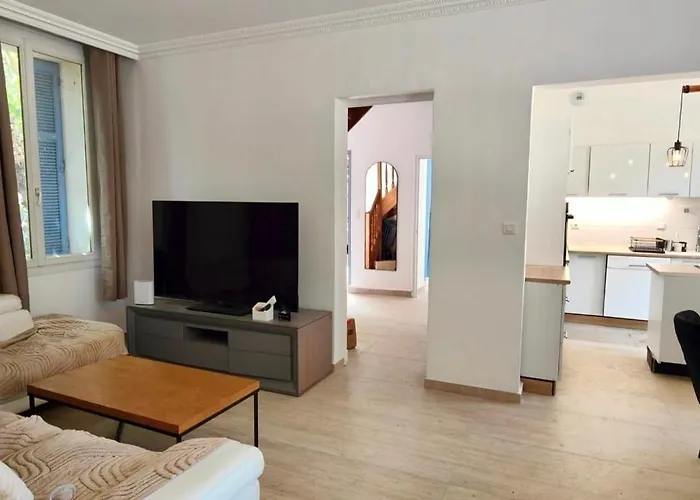 Superb House With Pool In Saint-raphael